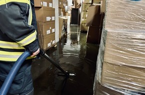 Feuerwehr Sprockhövel: FW-EN: Nach Dauerregen: Lager eines Schuhgeschäftes stand unter Wasser