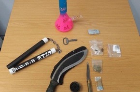 Bundespolizeiinspektion Saarbrücken: BPOL-BXB: Waffen und Drogen bei der Kontrolle gefunden.