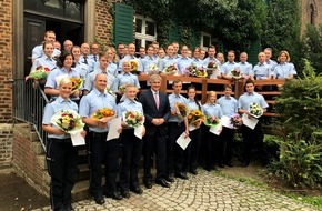 Kreispolizeibehörde Unna: POL-UN: Kreis Unna - Behördenleiter begrüßt 30 Neuzugänge bei der Kreispolizeibehörde Unna