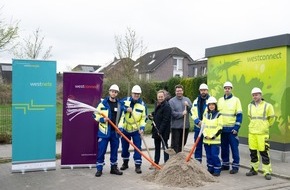 Westconnect GmbH: Pressemeldung: Spatenstich: Westconnect startet Glasfaserausbau in Duisburg Bergheim, Trompet und Wehofen