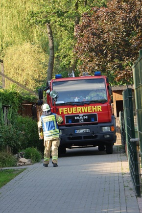 FW-KLE: "Grenzenloses Wasser" - Deutsch-niederl&auml;ndische Feuerwehr&uuml;bung im Tiergarten Kleve st&auml;rkt Zusammenarbeit &uuml;ber L&auml;ndergrenzen hinweg