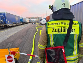 Feuerwehr Weil: Feuerwehr stoppt Gefahrstoffaustritt im Umschlagbahnhof Weil am Rhein