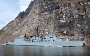 Presse- und Informationszentrum Marine: Fregatte "Augsburg" kehrt vom Schutz der Vernichtung syrischer Chemiewaffen zurück