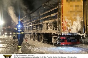 Feuerwehr München: FW-M: Sattelauflieger in Brand (Riem)