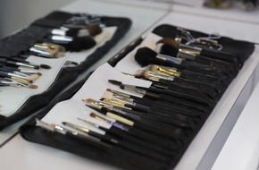 ESTHER BECK Public Relations: Erfolgreiche Weiterbildung: Drei Mitarbeiterinnen verstärken das Make-up Artist-Team bei AERNI Bern nach Abschluss ihrer Ausbildung an der La Biosthétique Academy