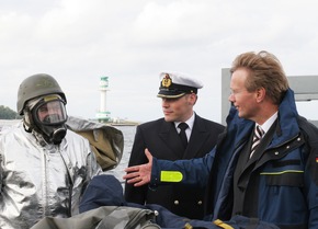 Deutsche Marine: Pressemeldung - CDU-Generalsekretär zu Besuch bei der Marine