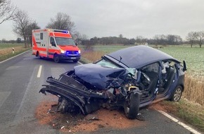 Polizeiinspektion Wilhelmshaven/Friesland: POL-WHV: Verkehrsunfall mit schwerverletztem Pkw-Fahrer (mit Bild)