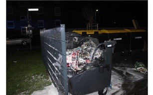 Polizei Mettmann: POL-ME: Unbekannter zündet Müllcontainer an - Monheim am Rhein - 2303077