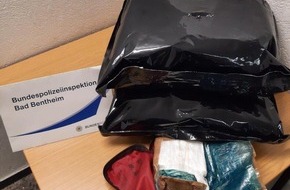 Bundespolizeiinspektion Bad Bentheim: BPOL-BadBentheim: Drogen im Wert von 64.000 Euro im Gepäck /Drogenschmuggler in Untersuchungshaft