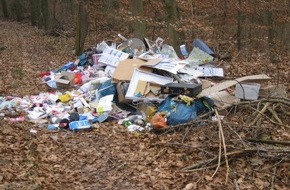 Polizeidirektion Bad Segeberg: POL-SE: Westerrade, Waldgebiet
Illegale Müllentsorgung