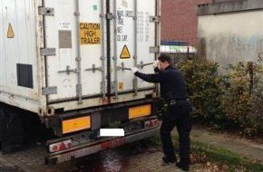 Polizeidirektion Bad Segeberg: POL-SE: Quickborn: Mit verdorbenem Geflügelfleisch beladener, in Hamburg gestohlener Sattelanhänger in Quickborn aufgefunden