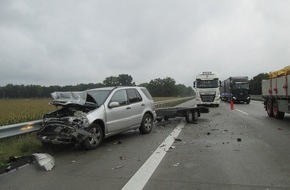 Polizeiinspektion Delmenhorst / Oldenburg - Land / Wesermarsch: POL-DEL: Autobahnpolizei Ahlhorn: Pkw-Gespann fährt in der Baustelle auf Sattelzug auf (Autobahn 1, Gem. Lohne) +++ eine Person leicht verletzt +++ Fahrbahn verunreinigt