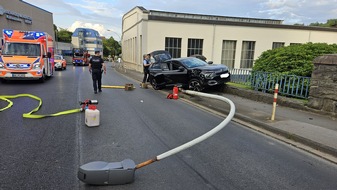 Feuerwehr Plettenberg: FW-PL: Schwerer Alleinunfall auf der Herscheider Straße - Einsatzkräfte mehrere Stunden gebunden