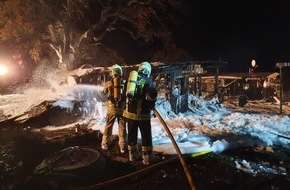 Freiwillige Feuerwehr Lügde: FW Lügde: Gartenhütten und Wohnwagen fangen Feuer