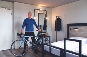 a&o HOTELS and HOSTELS: Der a&o-Ton: Stichwort „Bike Plus“ || Fahrräder dürfen künftig mit aufs Zimmer