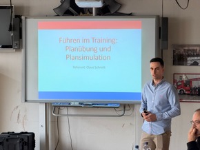 FW Weinheim: F&uuml;hrungsseminar der Weinheimer Feuerwehr - F&uuml;hrung trainieren, Zusammenarbeit st&auml;rken