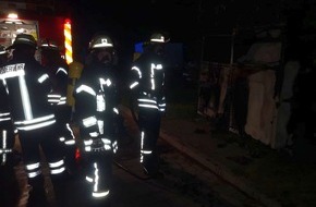 Polizeiinspektion Stade: POL-STD: Brandstifter setzen in Horneburg Altkleidercontainer und Gartenmüllbox in Brand - Polizei sucht Zeugen