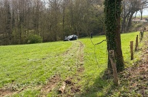 Freiwillige Feuerwehr Hennef: FW Hennef: Verkehrsunfall in Hennef-Westerhausen - Zwei Leichtverletzte