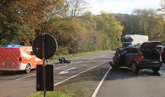 Polizei Rheinisch-Bergischer Kreis: POL-RBK: Overath - Wendemanöver: Motorradfahrer schwer verletzt