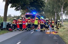 Polizeiinspektion Stade: POL-STD: 18-jähriger Fahrer bei Unfall in Brest schwer verletzt, Einbrecher im Imbissbereich des Freibades Hollen-Twielenfleth, 83-jähriger Senior in der Nähe vom Stader Bahnhof beraubt - Polizei sucht Zeugen