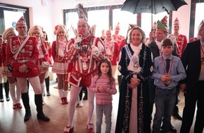 Feuerwehr Ratingen: FW Ratingen: Prinz zurück an alter Wirkungsstätte - Ein fröhlicher Karnevalstag bei der Feuerwehr in Ratingen