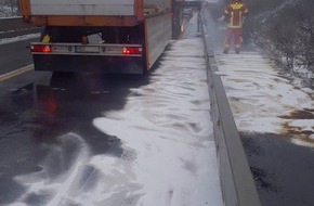 Feuerwehr Velbert: FW-Velbert: Hydrauliköl auf der Autobahn