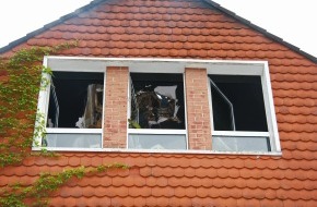 Feuerwehr Essen: FW-E: Dachstuhlbrand in Essen-Heidhausen, hoher Sach-, aber kein Personenschaden