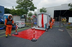 Feuerwehr Ratingen: FW Ratingen: Ammoniakaustritt im Blockheizkraftwerk auf dem Gelände eines Industriebetriebs