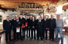 Feuerwehren des Landkreises Ravensburg: LRA-Ravensburg: Hauptversammlung der Feuerwehrabteilung Niederwangen 29 Aktive Mitglieder r&uuml;ckten im vergangenen Jahr zu 20 Eins&auml;tzen aus