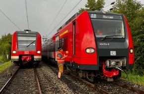 Freiwillige Feuerwehr Hennef: FW Hennef: Zug auf freier Strecke zum Stillstand gekommen - Evakuierung erforderlich