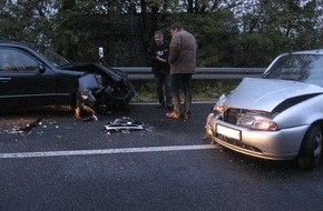 Polizeiinspektion Hildesheim: POL-HI: BAB 7, Stadt Hildesheim -- Schwerer Unfall in Anschlussstelle fordert einen Schwer - und zwei Leichtverletzte