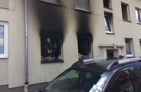 Feuerwehr Dortmund: FW-DO: Feuer in Dortmund Hostedde / Ausgedehnter Wohnungsbrand in einem Mehrfamilienhaus