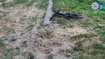 Polizeipr&auml;sidium Oberhausen: POL-OB: 33-j&auml;hriger Pedelecfahrer st&uuml;rzt aufgrund pr&auml;parierter Mulde - Polizei sucht Zeugen