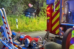 Feuerwehr Detmold: FW-DT: Verkehrsunfall auf dem Nordring - Feuerwehr sichert Unfallstelle