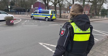 Polizeiinspektion Cuxhaven: POL-CUX: Nach Hinweisen aus der Bevölkerung - Umfangreiche Verkehrskontrollen an den Grundschulen in Loxstedt, Schiffdorf, Hagen und Beverstedt (Foto im Anhang)