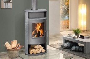 JUSTUS GmbH: Kaminofen mit doppelter Wirkung: Atmosphäre im Raum, Wärme im ganzen Haus