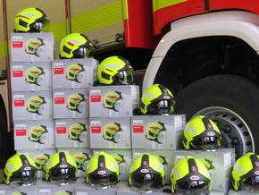 FW-Heiligenhaus: 100 neue Schutzhelme für die Feuerwehr (Meldung 5/2022)