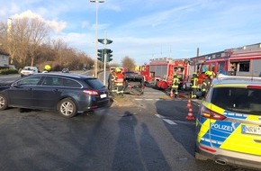 Feuerwehr Oberhausen: FW-OB: Verkehrsunfall auf der Buschhausener Straße