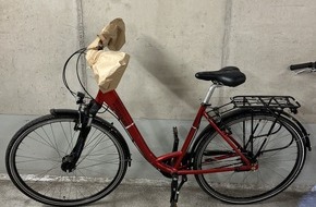 Polizeipräsidium Südhessen: POL-DA: Erzhausen: Polizei sucht Besitzer zweier sichergestellter Fahrräder / Weißes Mountainbike und rotes Damenrad