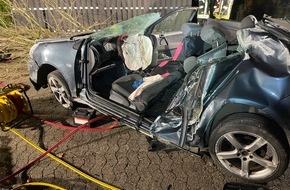Polizeiinspektion Stade: POL-STD: Zwei junge Autoinsassen im Alter von 19- und 23-Jahren bei Verkehrsunfall in Harsefeld tödlich verunglückt