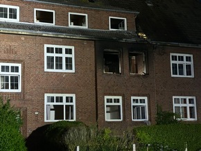 FW-LK Leer: Schrecklicher Brand in Mehrfamilienhaus auf Borkum - Personen sprangen aus dem Fenster