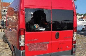 Polizeidirektion Lübeck: POL-HL: OH-Neustadt in Holstein-Am Hafen-Parkplatz/ Unerlaubt vom Unfallort entfernt