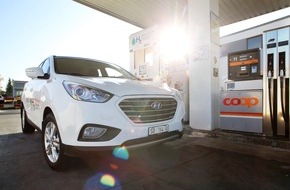 HYUNDAI SUISSE, BERSAN Automotive Switzerland AG: Coop eröffnet die erste öffentliche Wasserstoff-Tankstelle der Schweiz und nimmt zwölf neue Hyundai ix35 Fuel Cell in den Fuhrpark auf