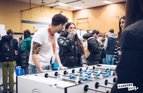3 Plus Solutions GmbH & Co. KG: 3 Plus Solutions organisiert zum zweiten Mal die Berufsorientierungsmesse „Karriere Kick" in Lebach / Am Kickertisch lernen sich Schüler und Unternehmensvertreter spielerisch kennen