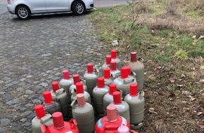 Polizeiinspektion Nienburg / Schaumburg: POL-NI: Nienburg-Unbekannte Täter entwenden Propangasflaschen