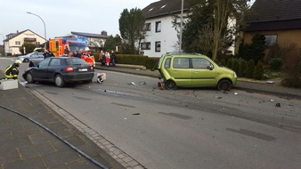 Freiwillige Feuerwehr Lage: FW Lage: Verkehrsunfall zwischen zwei PKW