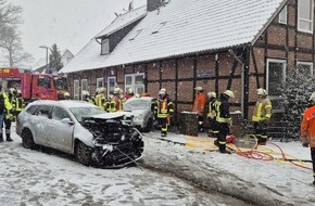 Freiwillige Feuerwehr Südheide: FW Südheide: Schwerer Verkehrsunfall in Wohlde Großaufgebot an Rettungskräfte im Einsatz