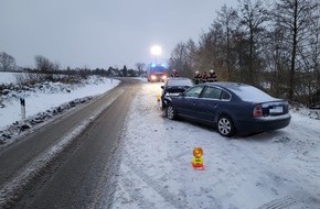 Polizeiinspektion Stade: POL-STD: Schneefall und Glätte sorgen für erhebliche Verkehrsproblem am Vormittag