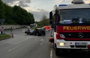 Feuerwehr Plettenberg: FW-PL: Ortsteil Stadtmitte - Frontalzusammenstoß zwischen zwei PKW