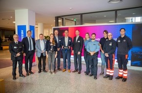 Polizeipräsidium Südosthessen: POL-OF: Solidaritätsaktion für mehr Respekt gegenüber Einsatzkräften: Polizei überreicht 600 Schutzschleifen an Bezirksgruppen von HESSENMETALL